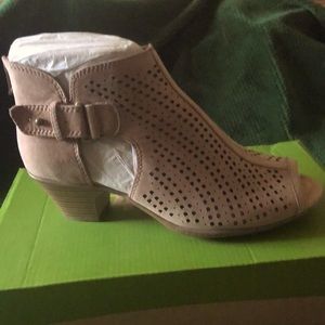 Earth Womens Peep Toe Keri Perforated Booties Dusty Pink Nubuck